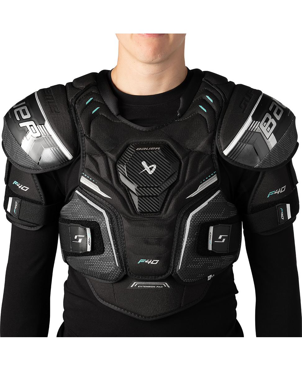 1067133_BTH26_PROTECTIVE_SHOULDER_SUPREME_F40_SR_catalog-front_WEB.jpg Bauer Shoulder Pads Supreme F40 s26 Sr - Afbeelding 1